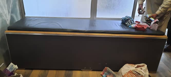 sitting couch/sofa/benches