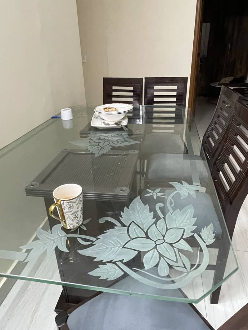 DINING TABLE 0