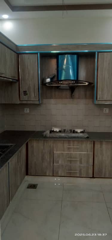 3 MARLA UPPER PORTION LIKE NEW