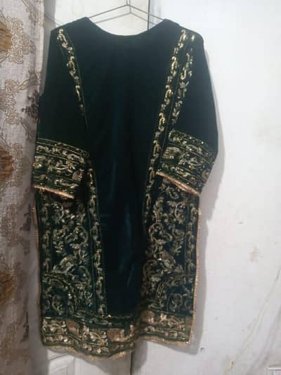 3 pice welvet stiched embroided souit