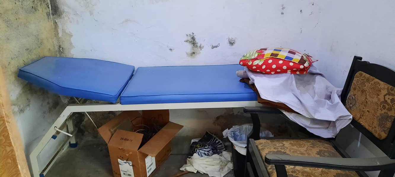 Examination couch 0