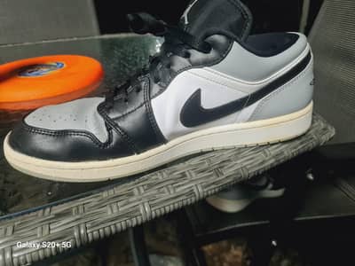 air jordan 1 shadow toe almost new clean af slightly used msg on this