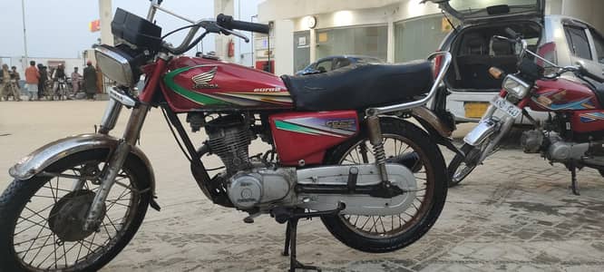 Honda 125 2013 Karachi number 1st owner. Euro2