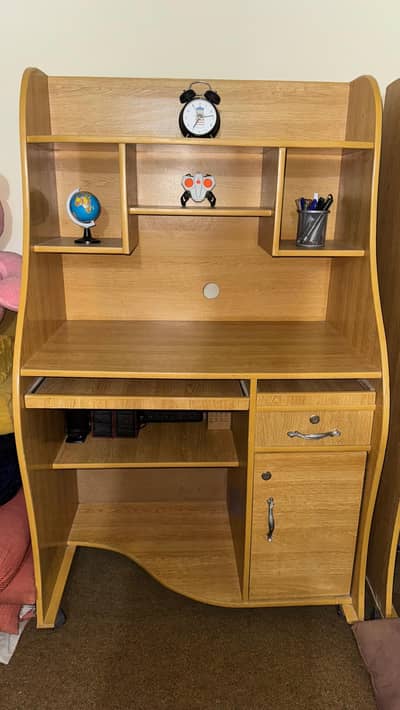 Computer/Study Table with Shelves & Lockable Storagew