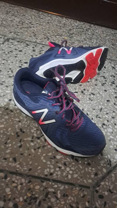 NEW BALANCE RUNNING SHOES