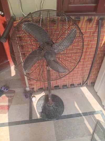 padestal fan in very good condition