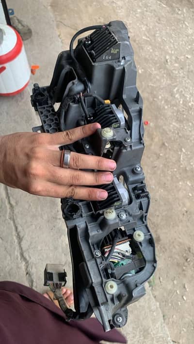 Lexus' head lamp l e d