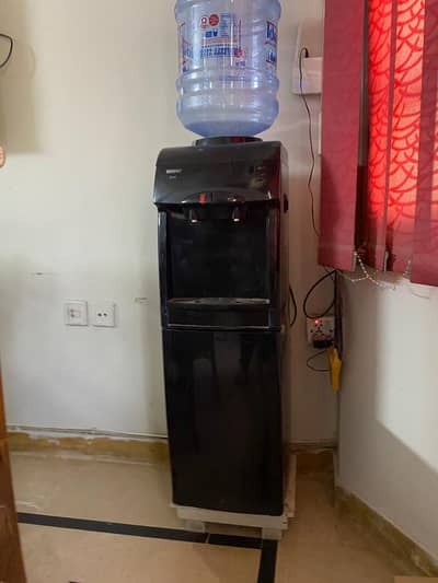 Orient dispenser with refrigerator