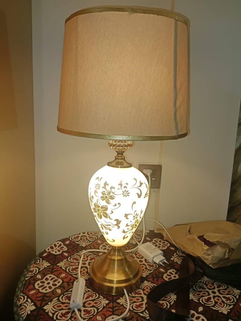 single 1 table lamp 1