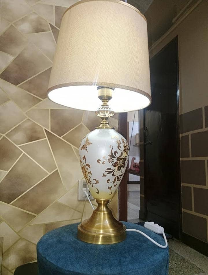 single 1 table lamp 2