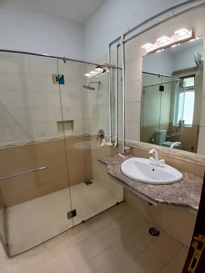 Defence 2000 Yards Bungalow For Rent