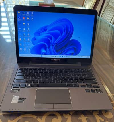 Samsung 14” Ultrabook Intel Core i5 windows 11 Premium build