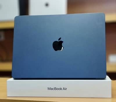 MacBook Air M2 2022 (8GB + 256GB) 95% Battery health, Apple Warranty