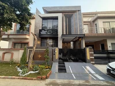 FULLY FURNISHED 5 MARLA BUNGALOW FOR SALE | DHA 9 TOWN | AFFORDABLE LUXURY