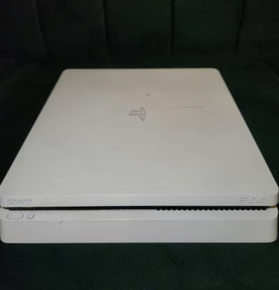 ​PS4 Slim 500GB Glacier White (Pristine Condition)