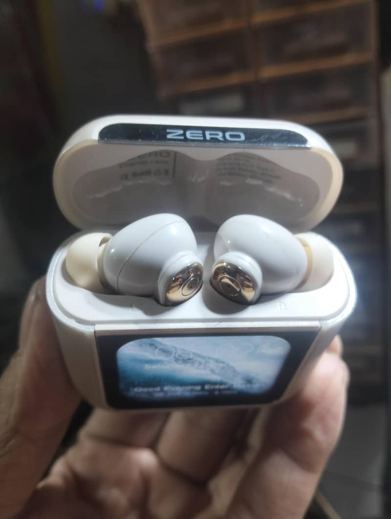 zero display eairbuds 1