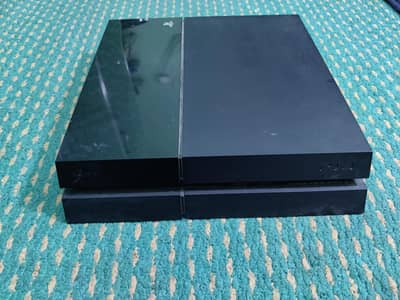 PlayStation 4 500 GB with 2cds, 1hdmi, 1power cable,1controller