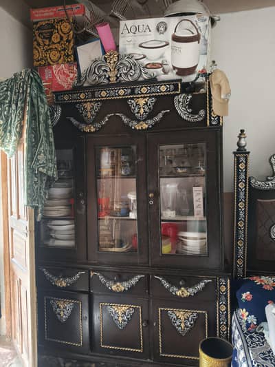 I'm selling my furniture bed 2 side table shokais