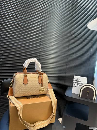 MK Handbag - Like New | Original Look