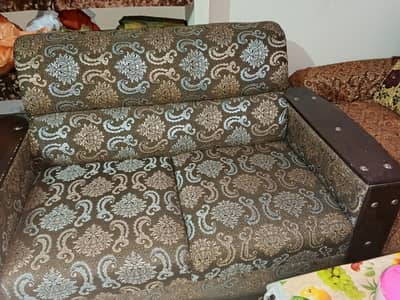 اعلیٰ معیار کے آرام دہ صوفے فروخت کے لیے دستیاب