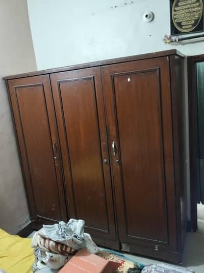 3 door almari used in good condition