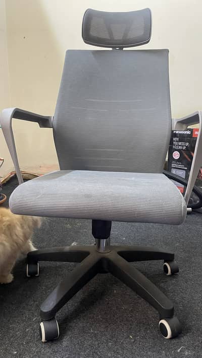 Ergonomic Office Chair with Headrest – Excellent Condition