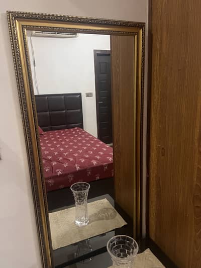 Wall mirror, painting, rug