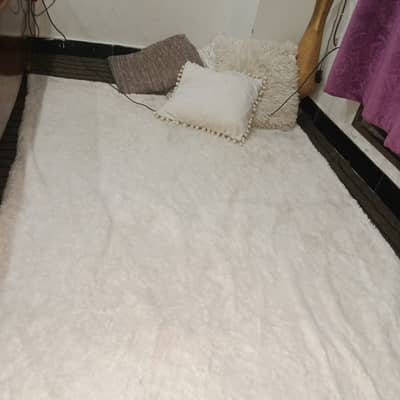 Pure wool center piece with 4 elegant cushion