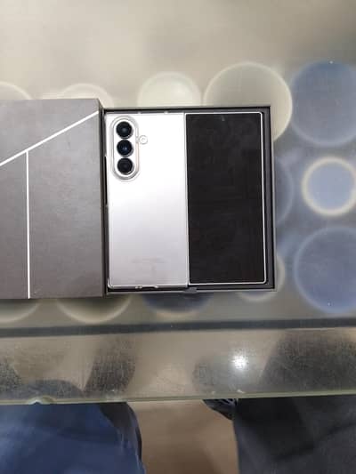 Samsung Z fold 7 . color silver  256 GB