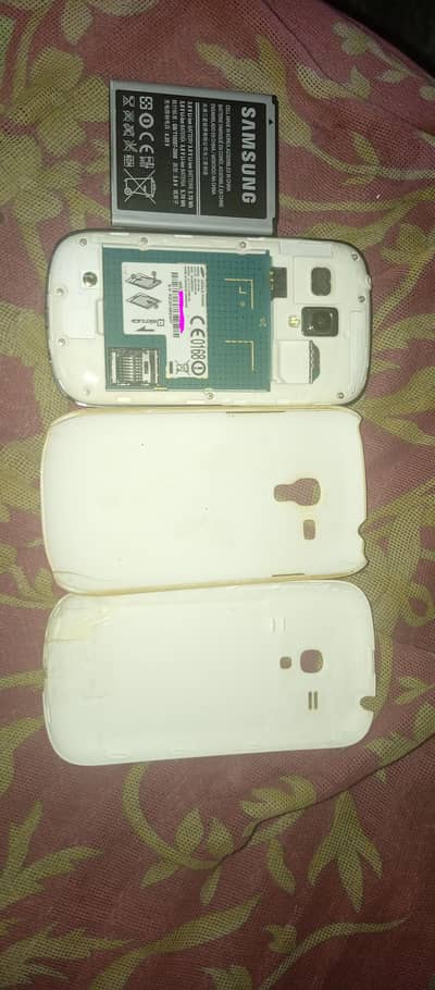 Samsung Galaxy S3 mini . . . . . 03076851523
