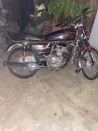 Cg 125 in best condition contact on this number 03233497589