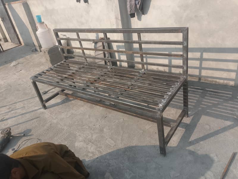 لوہے اور سٹیل کا کام تسلی بخش کیا جاتا ہے 3