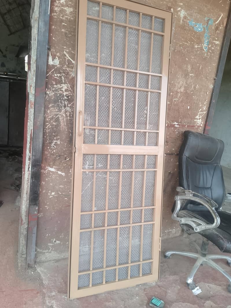 لوہے اور سٹیل کا کام تسلی بخش کیا جاتا ہے 17