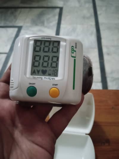 blood pressure monitor wrist wala