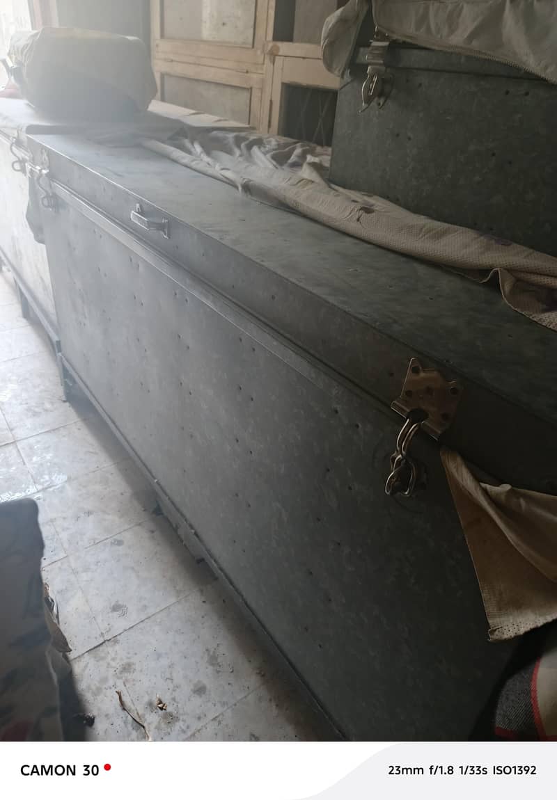 iron boxes 0