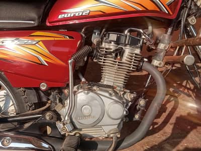 Honda 125 good condition ,new tyres what's app 03457590578