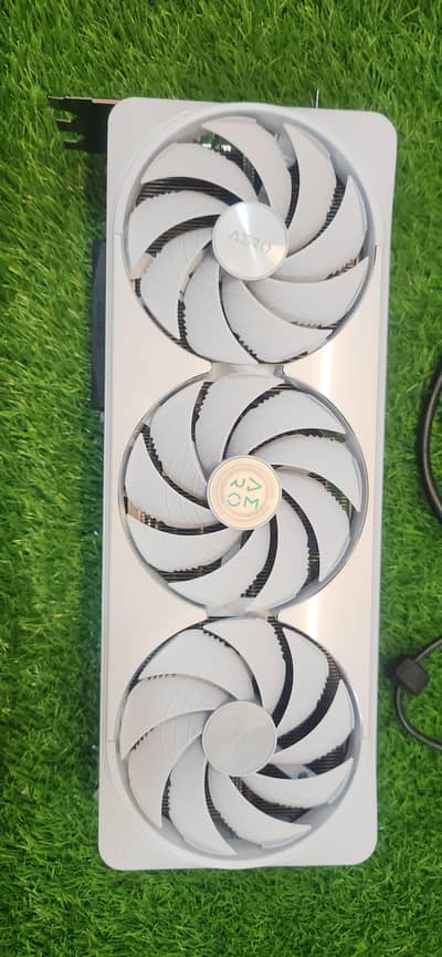 Gigabyte AERO RTX 5070 Ti 16GB White Graphics Card