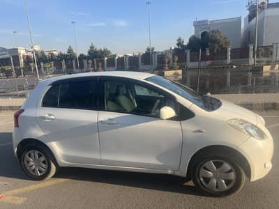 Toyota Vitz 2007 registered 2011 white color