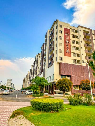 1 BED APARTMENT FOR SALE VERY REASONABLE PRICE IN GULBERG GREEN