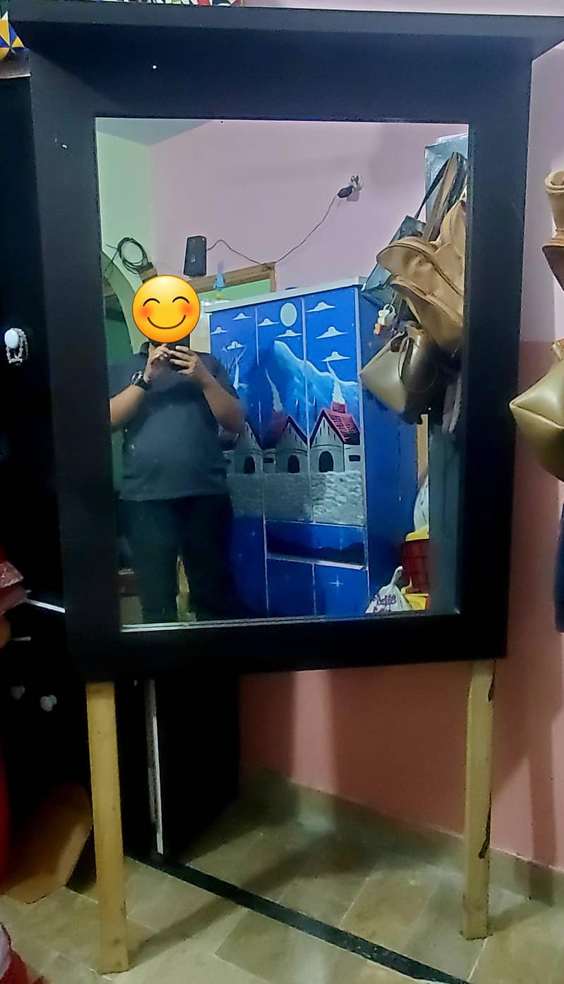 Dressing Table Mirror. 0