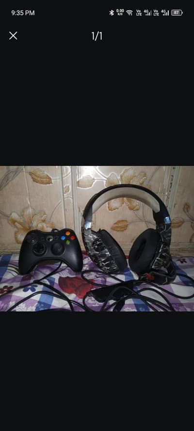 Xbox controller and headphone