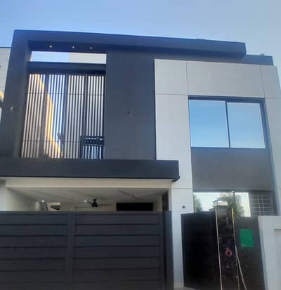 BRAND NEW HOUSE MODERN DESIGN 8 MARLA HOUSE AVAILABLE FOR SALE IN BAHRIA ORCHARD