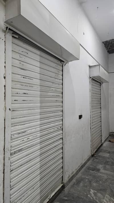 Shop Shutter x 13 size 4'4" x 9 ft