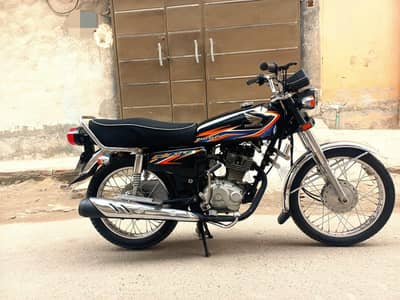 Honda CG 125  2017 end 2018  shapel 17500 km driven only like new bike