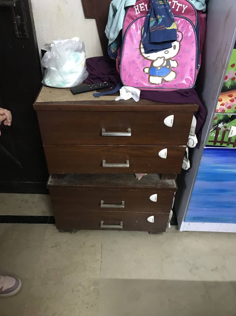 Bed, wardrobe & dressing table 2