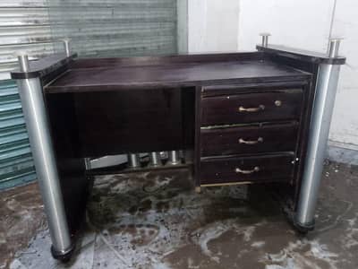 Neat and clean table