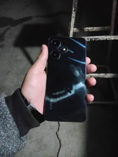 infinx Hot 30i ram 8 Storage 128.  Only mobile ha. zimwari ki sat