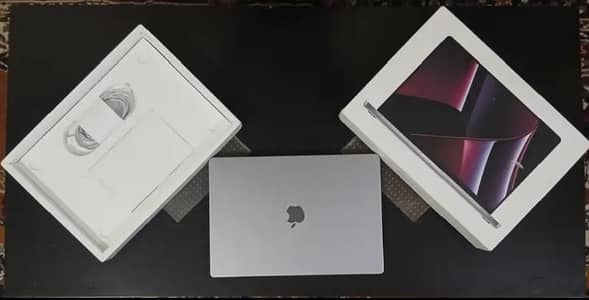 Apple MacBook Pro M2 Max 1TB with complete box