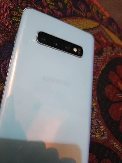 SAMSUNG S10 PLUS