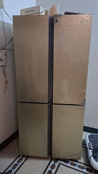 Dubble door fridge. hair